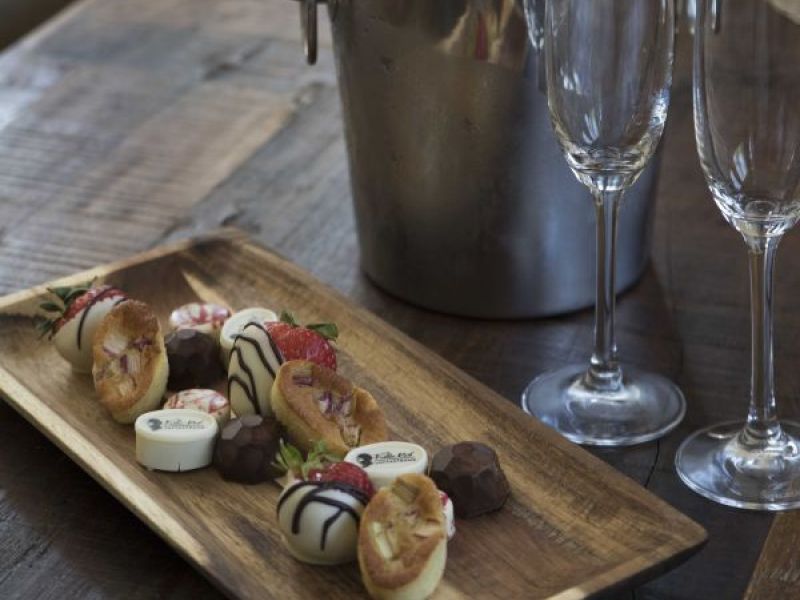 Champagner und Canapés im Hotel Toftastrand