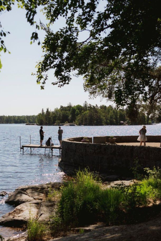 See mit Steg beim Hotel Toftastrand